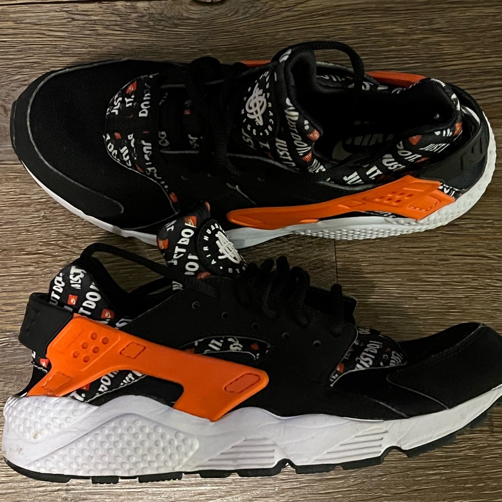Nike Air Huarache Run Just Do It black orange size 8.5